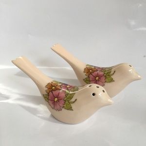 Vintage Ceramic Birds Salt & Pepper Shakers Floral Pattern 5 1/1" Long